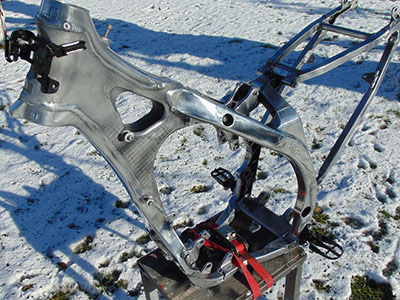 LEŠTENIE RÁMU MOTORKY YAMAHA CROSS
